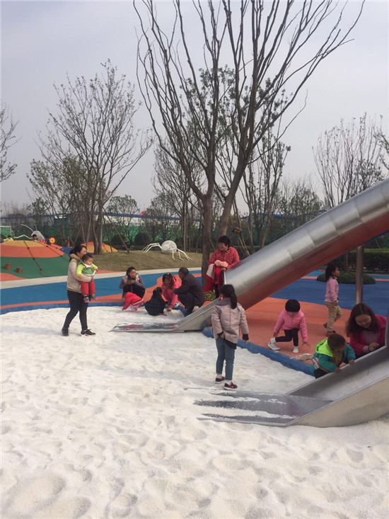 户外立体迷宫呼啦墙