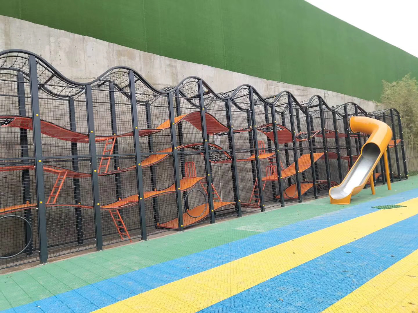 户外立体迷宫呼啦墙